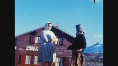 GRIMSEL, SWitness ZERLAND 1965: İnsanlar 60 'lı yıllarda İsviçre Alpleri gezisine çıktı