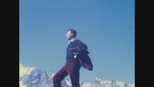 Dolomites Italie Mai 1966 Homme Succès Sommet Montagne Dans Les — Video