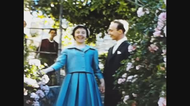 Pavia Italien Mai 1954 Italienisches Hochzeitspaar Den 1950Er Jahren — Stockvideo