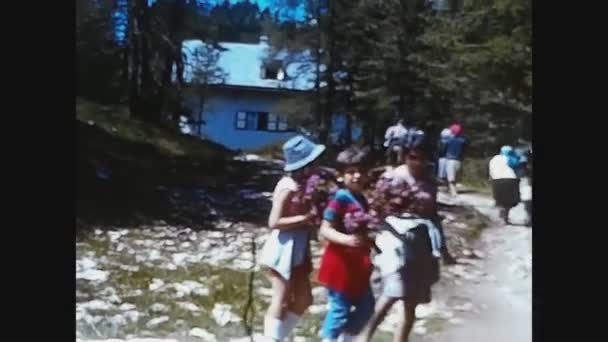 Vigo Fassa Italien Mai 1962 Kinder Sommerurlaub Den Dolomiten Weckt — Stockvideo