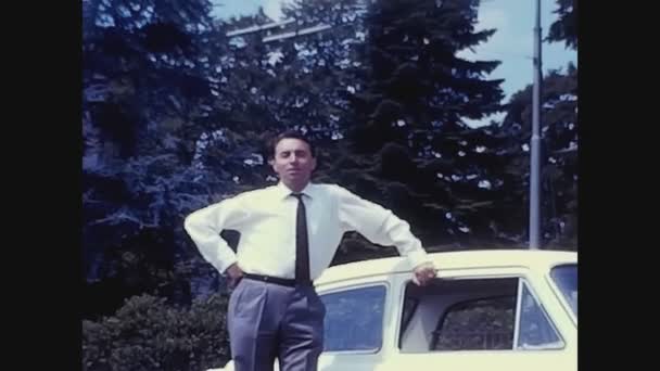 Como Olaszország 1965 Májusában Középosztálybeli Férfi Autójával Években — Stock videók