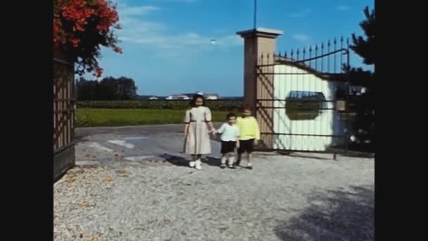 Como Włochy Maj 1983 Dzieci Poza Domem Latach — Wideo stockowe