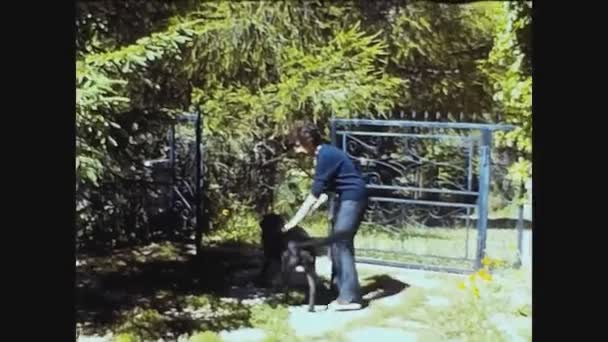 Pavia Italie Mai 1960 Une Femme Promène Chien Dans Jardin — Video