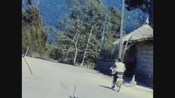 Como Talya Mayıs 1961 Çocuk Larda Bisiklet Sokağına Biniyor — Stok video