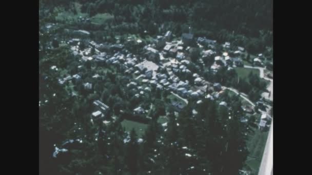 Castiglione Italia Maggio 1968 Veduta Aerea Villaggio Sulle Alpi Negli — Video Stock