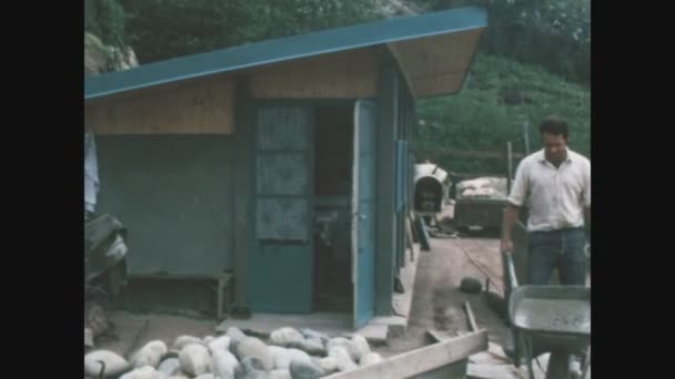 Кастиглионе Италия Май 1968 Кирпичники Работают Над Строительством Дома — стоковое видео