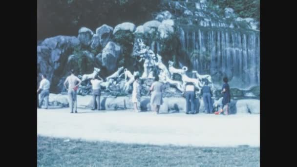 Caserta Itálie Květen 1968 Návštěva Vodopádu Královském Paláci Casertě Letech — Stock video
