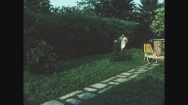 Cagliari Italia Junio 1970 Perro Dueño Corren Jardín Los Años — Vídeos de Stock