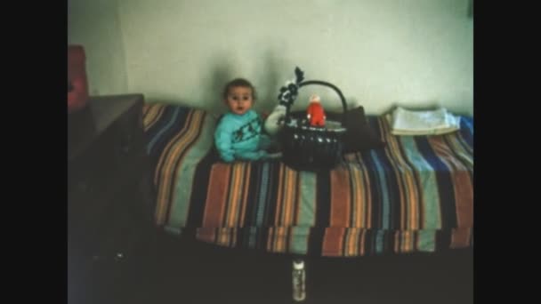 Cagliari Italië Juni 1970 Baby Familieherinneringen Thuis Jaren — Stockvideo