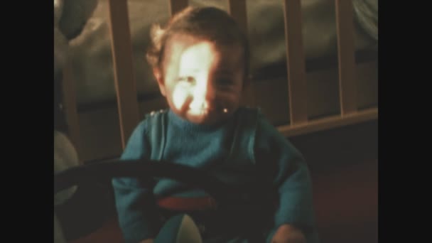 Cagliari Italië Juni 1970 Baby Familieherinneringen Thuis Jaren — Stockvideo