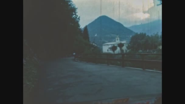 Schignano Olaszország 1963 Június Emberek Autóval Utaznak Években — Stock videók