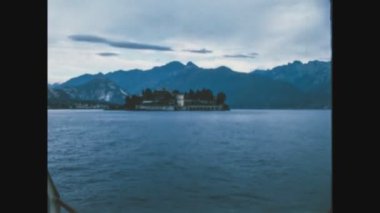 STRESA, İtalya Mayıs 1970: 70 'lerdeki adalarıyla Maggiore Gölü manzarası