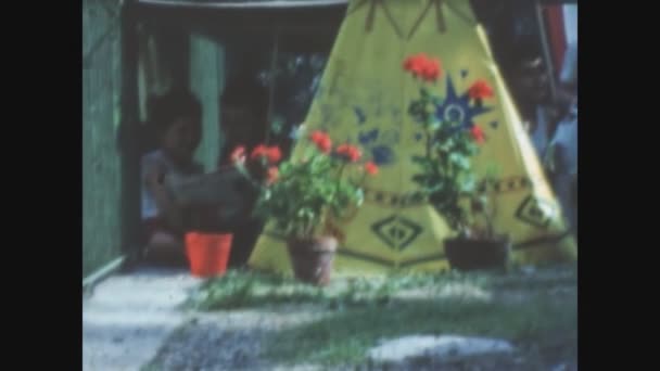 Como Italy June 1963 六十年代一群孩子在户外玩耍 — 图库视频影像