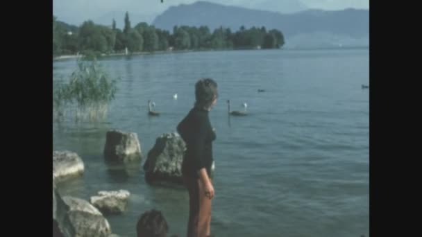 Blausee Schweiz Juni 1968 Paar Lesbischer Mädchen See Den 60Er — Stockvideo