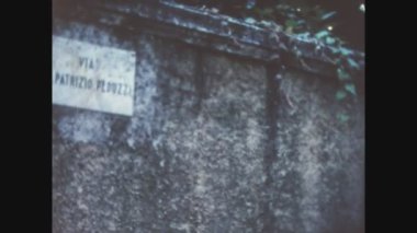 SCHIGNANO, İtalya HAZİRAN 1963: 60 'larda tepelerdeki bir köyün ıssız caddesi