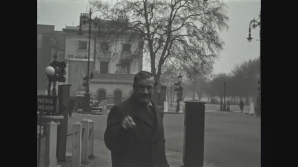 London United Kingdom March 1949 Люди Прогулювалися Тротуаром Лондоні 1940 — стокове відео