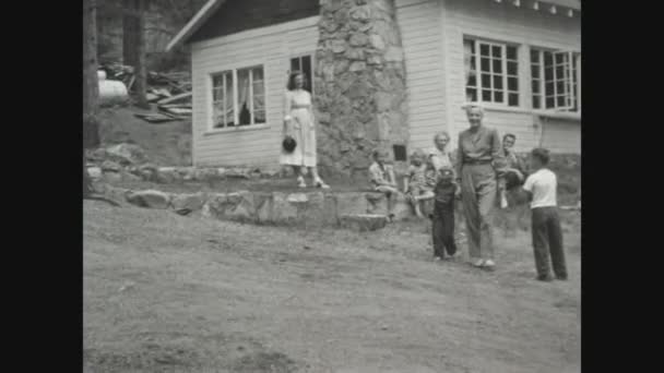 Kansas Förenade Stateringar Mars 1949 Familjeminnen Bakgården 1940 Talet — Stockvideo