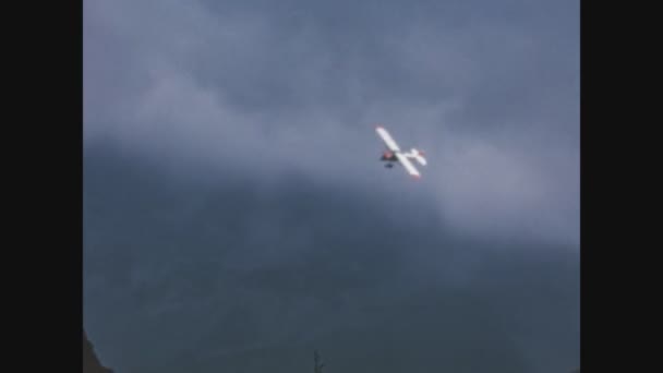 Лугано Швейцария Июнь 1968 Небольшой Самолет Летит Годах — стоковое видео