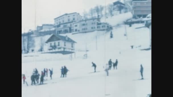 Piani Dei Resinelli Italy December 1963 Skiers Slope — 图库视频影像