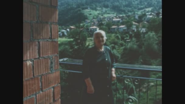 Schignano Talya 1963 Yıllarda Yaşlı Bir Kadın Anılarını Anlatıyor — Stok video