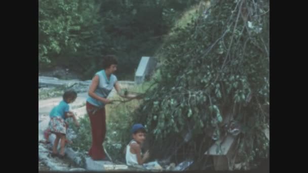 Schignano Italien Juni 1963 Bereiten Sie Das Lagerfeuer Für Die — Stockvideo