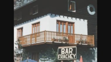 DOLOMITES, İTALYA EKİM 1964: 60 'larda Dolomitlerin evleri