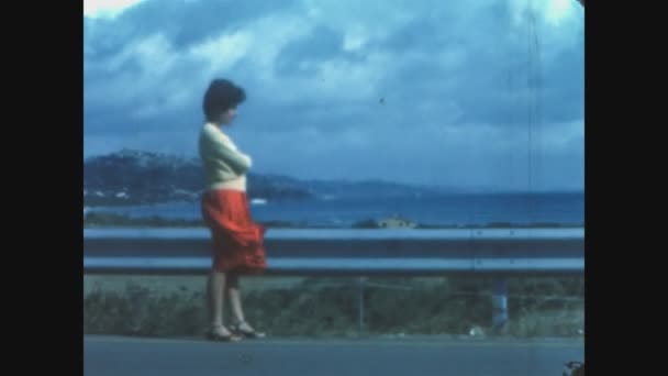 Cagliari Italia Junio 1970 Chica Espera Lado Carretera Los Años — Vídeos de Stock