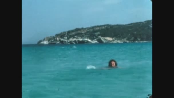 Cagliari Italien Juni 1970 Frau Badet Den 70Er Jahren Meer — Stockvideo