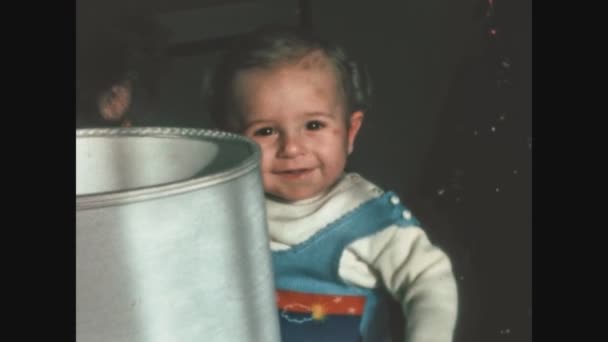 Cagliari イタリア1970年6月 70歳の赤ちゃんの家族の記憶 — ストック動画