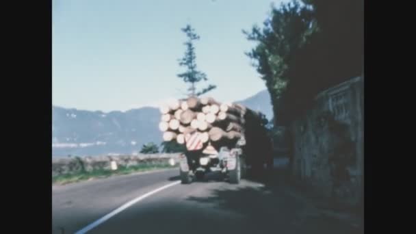 Feriolo Itália Maio 1968 Caminhão Carrega Carga Madeira Década — Vídeo de Stock