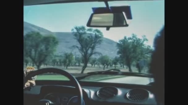 Alberobello イタリア1969年6月 60年代イタリアの高速道路を車で移動 — ストック動画