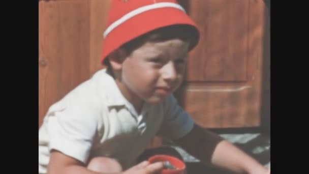 Dolomites Włochy Maj 1965 Dzieci Bawią Się Rodzinnymi Wspomnieniami Latach — Wideo stockowe