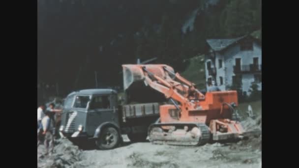 Dolomites Italia Octubre 1964 Escena Del Sitio Construcción Excavadoras Los — Vídeo de stock