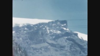 DOLOMITES, İTALYA EKİM 1964: 60 'lardaki en iyi dağlar panoramik çekim