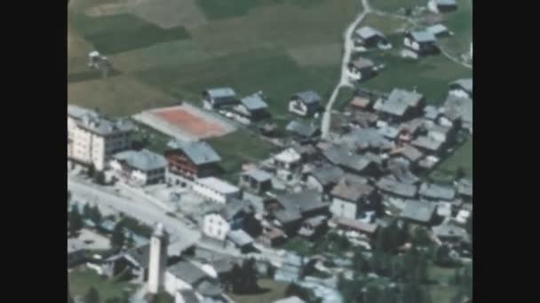 Dolomites Italy Oktober 1964 Flybilde Landsby Dolomittene Tallet – stockvideo