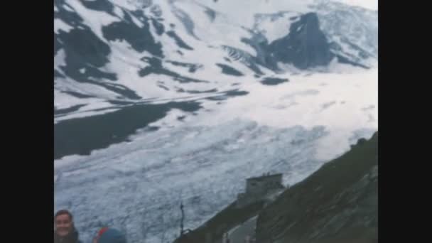 Grossglockner Austria Ectober 1964 Grossglockner Halkı Larda Dağı Terk Etti — Stok video