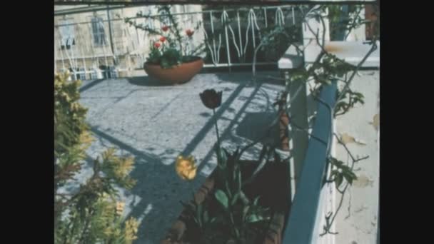 Como Italië Mei 1963 Bloempotten Het Balkon Detail Jaren — Stockvideo