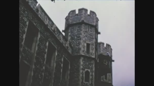 イギリス ロンドン1969年5月 60年代のロンドン塔 — ストック動画