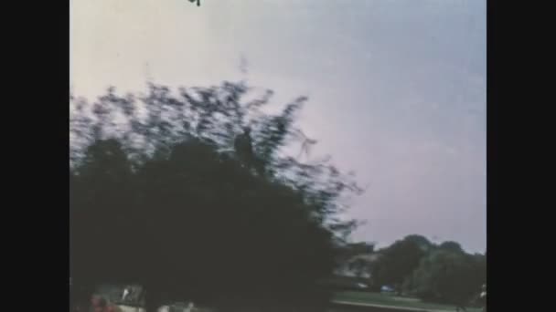 イギリス ロンドン1969年5月 60年代のロンドンの街並みの特徴 — ストック動画