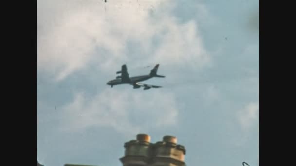 London Zjednoczone Królestwo Maj 1969 Samolot Leci Niebie Latach Tych — Wideo stockowe