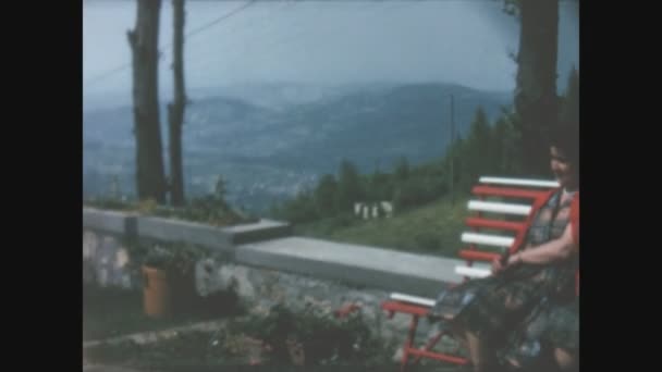 Zavattarello Italie Mai 1958 Des Enfants Jouent Parc Sur Carrousel — Video