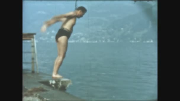 Garda Lake Italy June 1958 Man Dive Water 000 — 图库视频影像