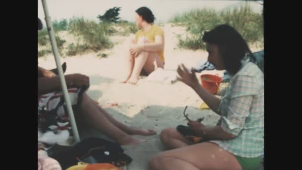 Plages Dbarquement França Maio 1976 Praia Família Nos Anos — Vídeo de Stock