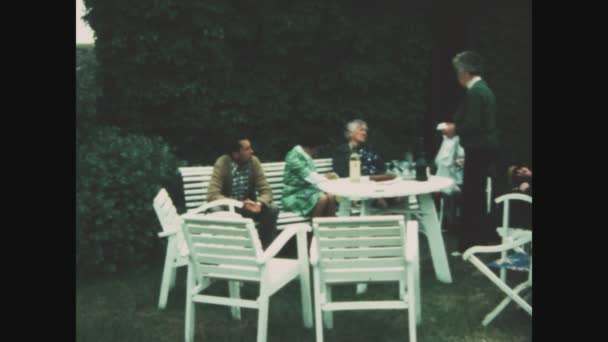 Kerroch França Maio 1976 Almoço Família Jardim Nos Anos — Vídeo de Stock