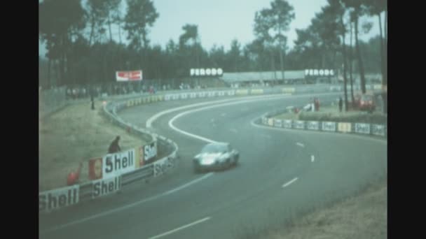 Mans Frankrijk 1975 Auto Uitgevoerd Mans Uurs Race 1975 — Stockvideo