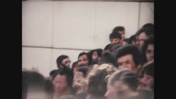 Parigi Francia Maggio 1975 Scene Nonnismo Fuori Dalla Scuola — Video Stock