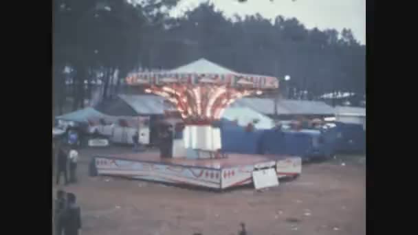 Mans Francie 1977 Funfair Night Scenes 70S — Stock video