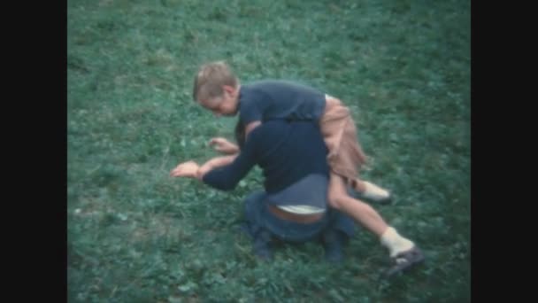 Pavia Italia Mayo 1968 Escena Lucha Niños Los Años — Vídeos de Stock