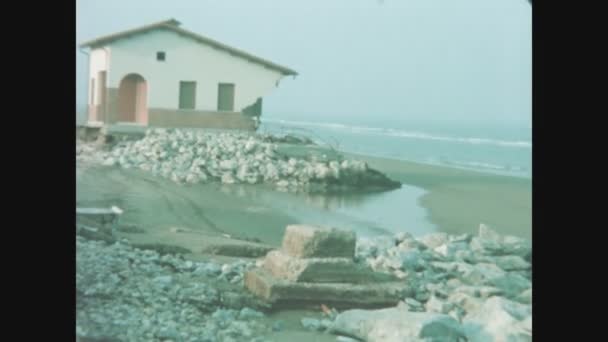 Itália 1970S Casa Praia Destruída Por Furacão Década 1970 — Vídeo de Stock