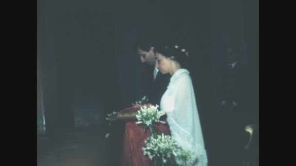 Pavia Itálie Květen 1976 Svatební Obřad Kostelní Scéně Letech — Stock video